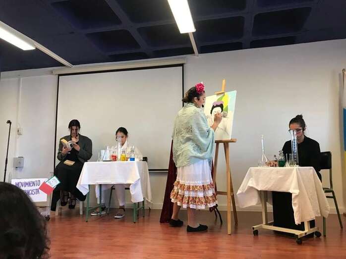 Representación teatral durante el encuentro (Foto TA)